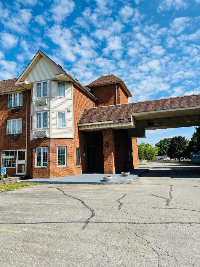 Travelodge By Wyndham Niagara Falls Lundys Lane Dış mekan fotoğraf